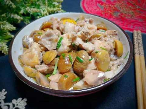 Gà kho hạt dẻ - hương vị của mùa thu