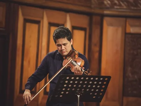 NSƯT Bùi Công Duy lần đầu độc tấu với hai dàn nhạc giao hưởng Nam-Bắc