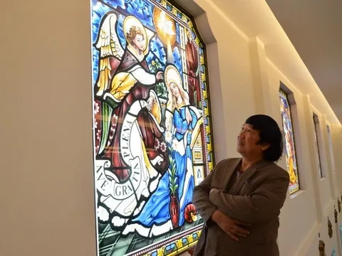 Nghệ Nhân Phạm Hồng Vinh người khai sinh ra dòng tranh kính